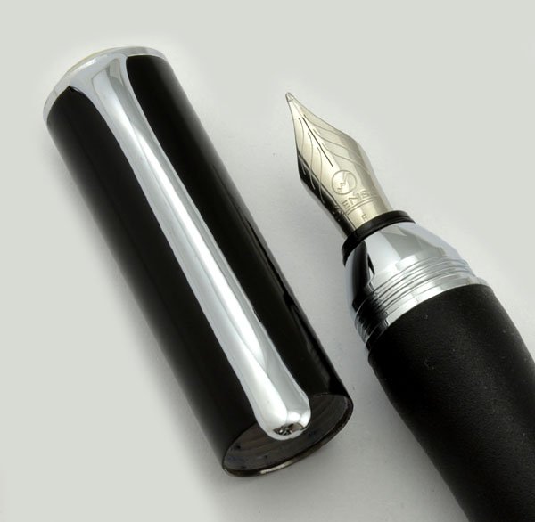 Sensa Meridian Fountain Pen Carbon Black, Cushioned Grip, Fine